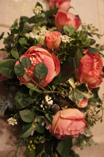 le bijou flower ピンクのバラでテーブルアレンジ
